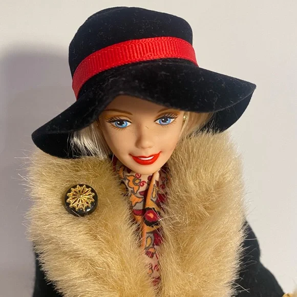 Winter in New York Barbie - Picture 7 of 8